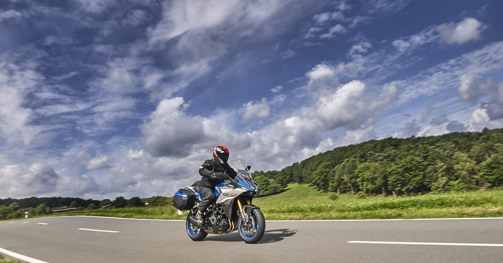 BMW S 1000 XR vs Suzuki GSX 1000 GX